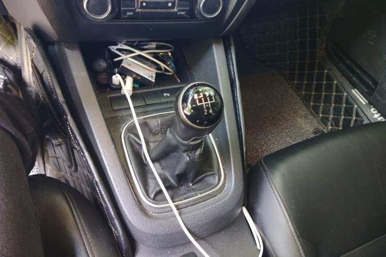 Used Volkswagen Sagitar 2014 Revised Version 1.4TSI Manual Luxury Edition Gear Lever