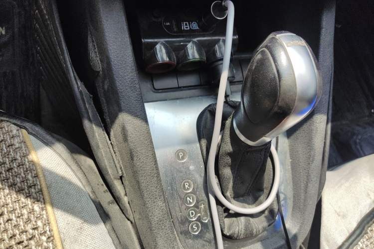 Used Volkswagen Sagitar 2014 Revised Version 1.4TSI Automatic Luxury Edition Gear Lever