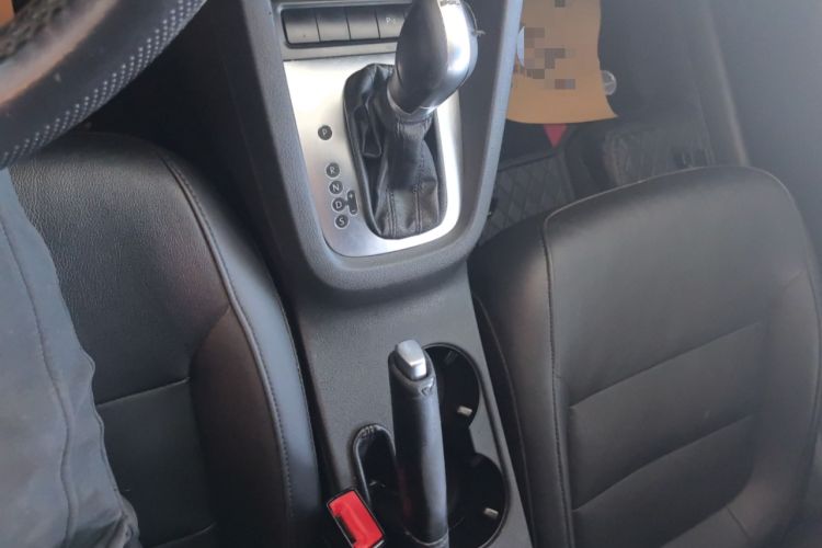 Used Volkswagen Sagitar 2014 Revised Version 1.4TSI Automatic Luxury Edition Gear Lever