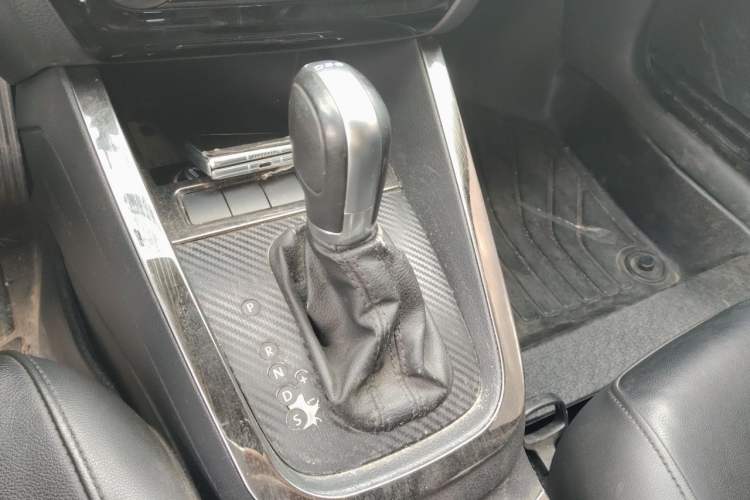 Used Volkswagen Sagitar 2014 1.4TSI Automatic Luxury Model Gear Lever