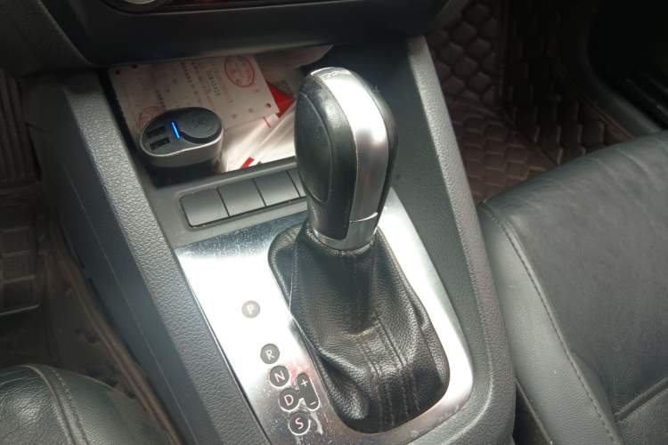 Used Volkswagen Sagitar 2014 Revised Version 1.4TSI Automatic Fashion Edition Gear Lever