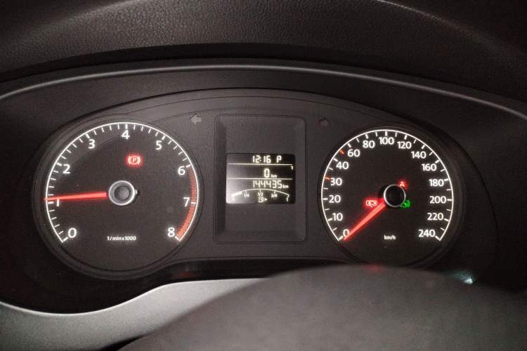 Used Volkswagen Sagitar 2014 Revised Version 1.6L Automatic Leading Edition Instrument Cluster
