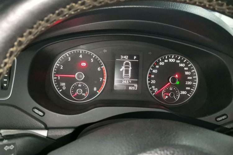 Used Volkswagen Sagitar 2014 1.4TSI Automatic Luxury Model Instrument Cluster