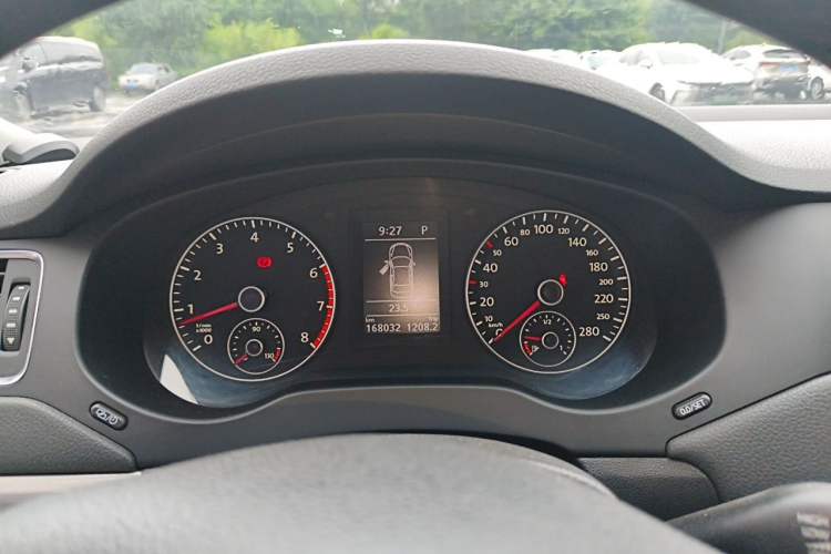 Used Volkswagen Sagitar 2014 Revised Version 1.4TSI Automatic Luxury Edition Instrument Cluster