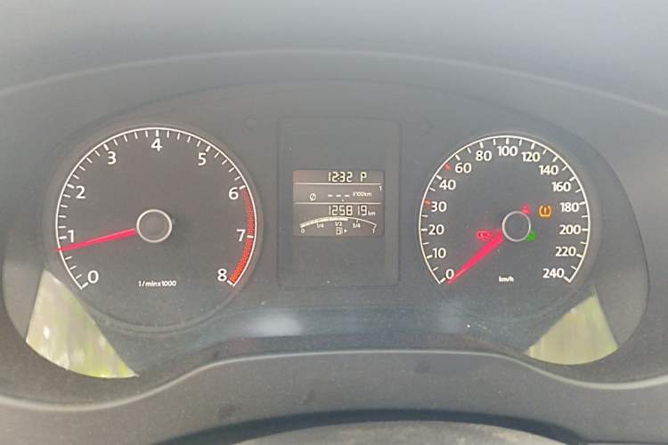 Used Volkswagen Sagitar 2014 1.6L Automatic Comfort Model Instrument Cluster