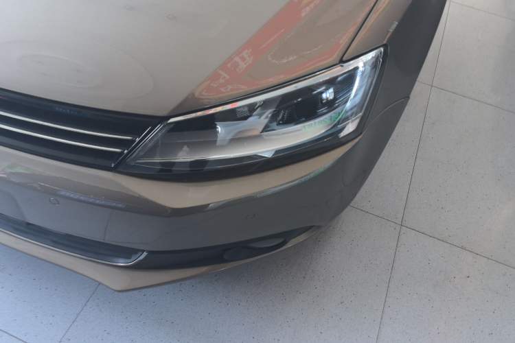 Used Volkswagen Sagitar 2014 Revised Version 1.4TSI Automatic Luxury Edition Left Front Headlight
