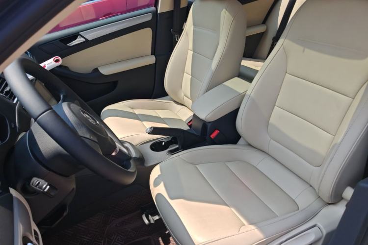 Used Volkswagen Sagitar 2014 Revised Version 1.6L Automatic Comfort Edition Left Front Seat