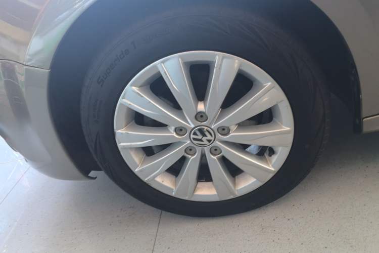 Used Volkswagen Sagitar 2014 Revised Version 1.4TSI Automatic Luxury Edition Left Front Wheel Hub