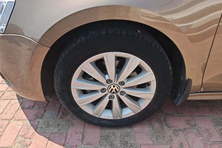 Used Volkswagen Sagitar 2014 Revised Version 1.6L Automatic Comfort Edition Left Front Wheel Hub