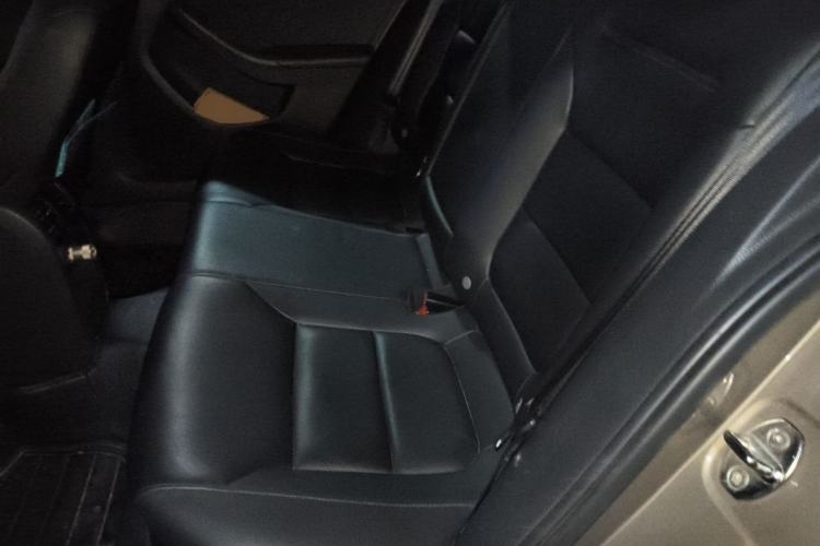 Used Volkswagen Sagitar 2014 Revised Version 1.6L Automatic Comfort Edition Left Rear Seat
