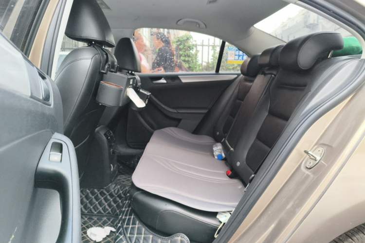 Used Volkswagen Sagitar 2014 Revised Version 1.6L Automatic Comfort Edition Left Rear Seat