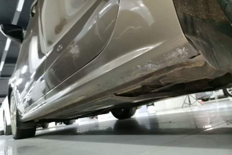 Used Volkswagen Sagitar 2014 1.4TSI Automatic Luxury Model Left Side Sill