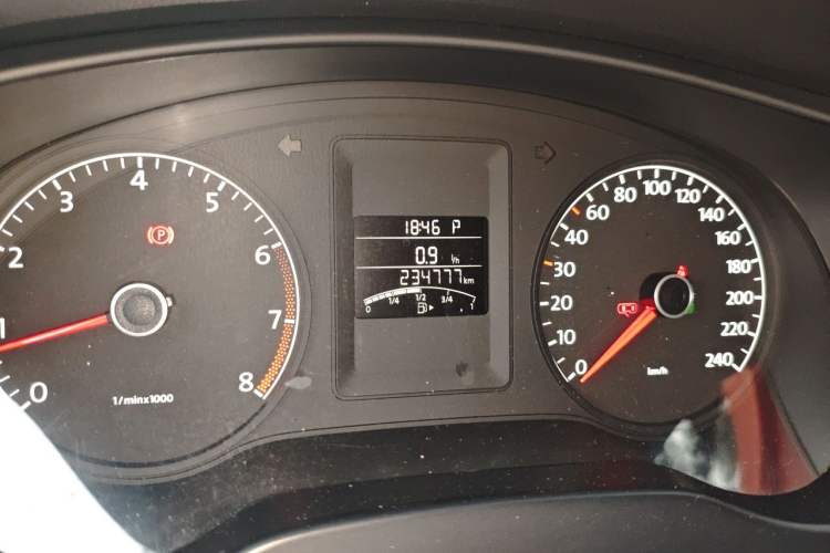 Used Volkswagen Sagitar 2014 1.6L Automatic Comfort Model Odometer Close Up