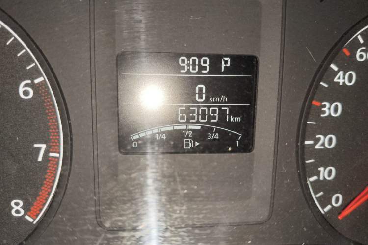 Used Volkswagen Sagitar 2014 Revised Version 1.6L Automatic Comfort Edition Odometer Close Up