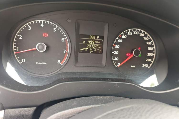 Used Volkswagen Sagitar 2014 1.6L Automatic Comfort Model Odometer Close Up