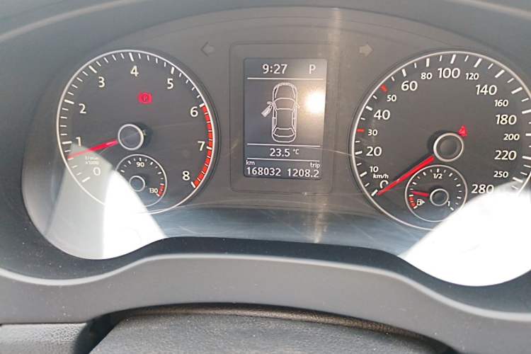 Used Volkswagen Sagitar 2014 Revised Version 1.4TSI Automatic Luxury Edition Odometer Close Up