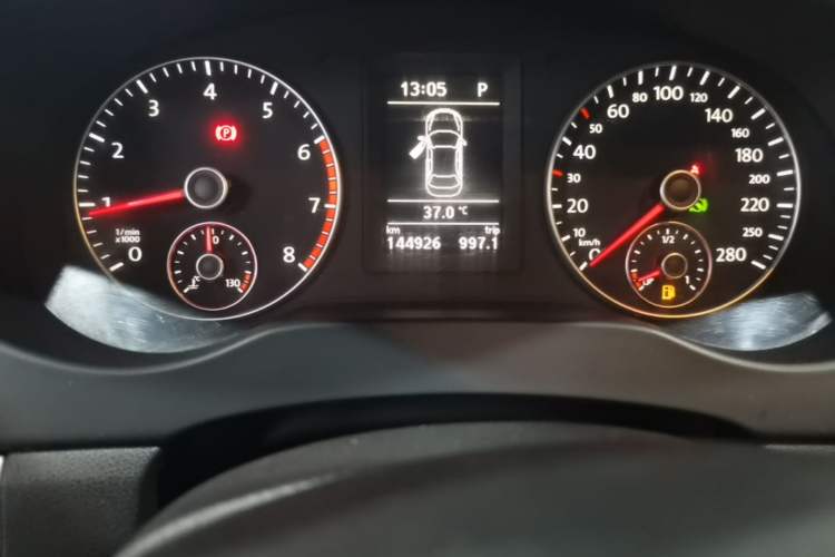 Used Volkswagen Sagitar 2014 Revised Version 1.4TSI Automatic Luxury Edition Odometer Close Up