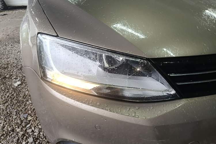 Used Volkswagen Sagitar 2014 Revised Version 1.4TSI Manual Luxury Edition Right Front Headlight