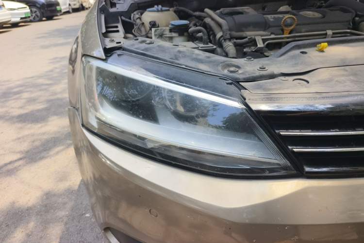 Used Volkswagen Sagitar 2014 Revised Version 1.4TSI Automatic Luxury Edition Right Front Headlight