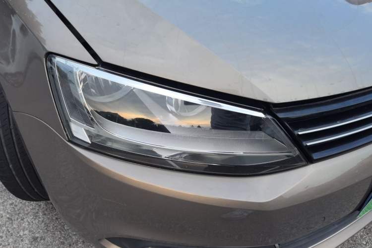 Used Volkswagen Sagitar 2014 Revised Version 1.6L Automatic Comfort Edition Right Front Headlight