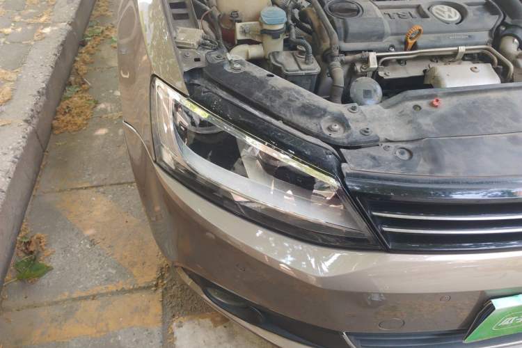 Used Volkswagen Sagitar 2014 Revised Version 1.4TSI Manual Luxury Edition Right Front Headlight