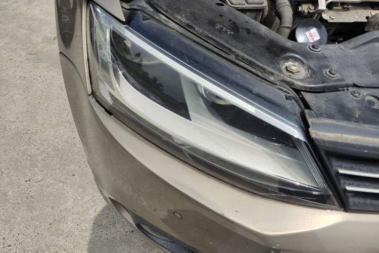 Used Volkswagen Sagitar 2014 Revised Version 1.4TSI Automatic Luxury Edition Right Front Headlight