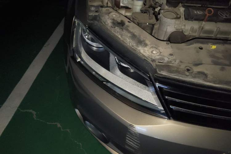 Used Volkswagen Sagitar 2014 Revised Version 1.6L Automatic Comfort Edition Right Front Headlight
