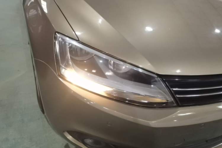 Used Volkswagen Sagitar 2014 Revised Version 1.4TSI Automatic Luxury Edition Right Front Headlight