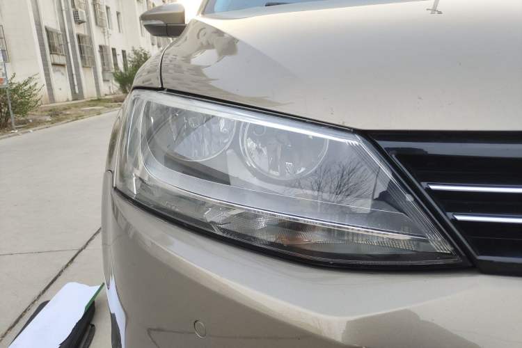 Used Volkswagen Sagitar 2014 Revised Version 1.4TSI Automatic Luxury Edition Right Front Headlight