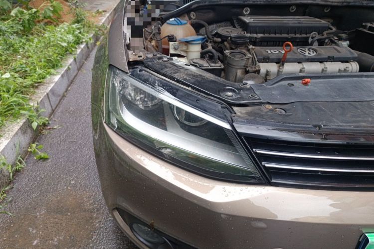 Used Volkswagen Sagitar 2014 1.6L Manual Comfort Model Right Front Headlight