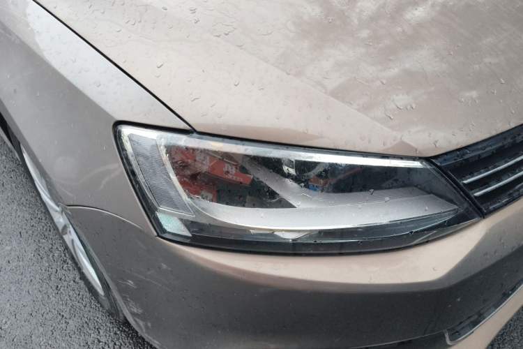 Used Volkswagen Sagitar 2014 Revised Version 1.6L Automatic Comfort Edition Right Front Headlight