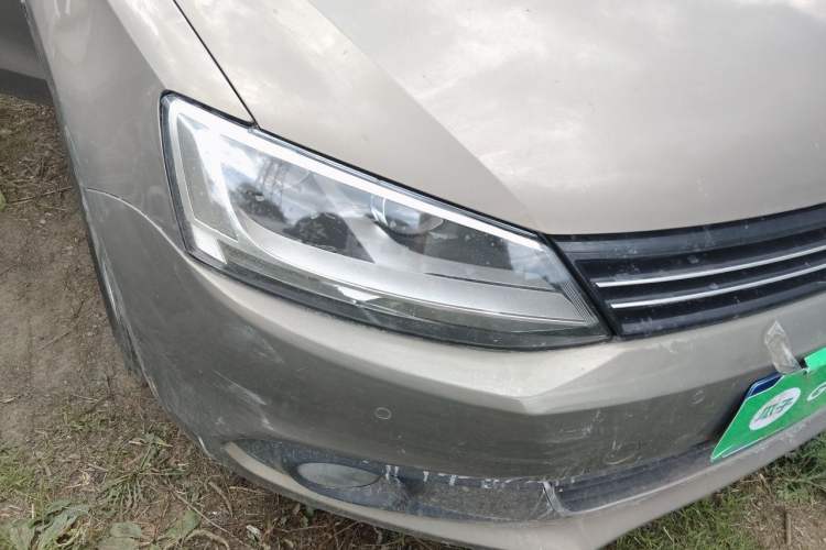 Used Volkswagen Sagitar 2014 1.4TSI Automatic Luxury Model Right Front Headlight