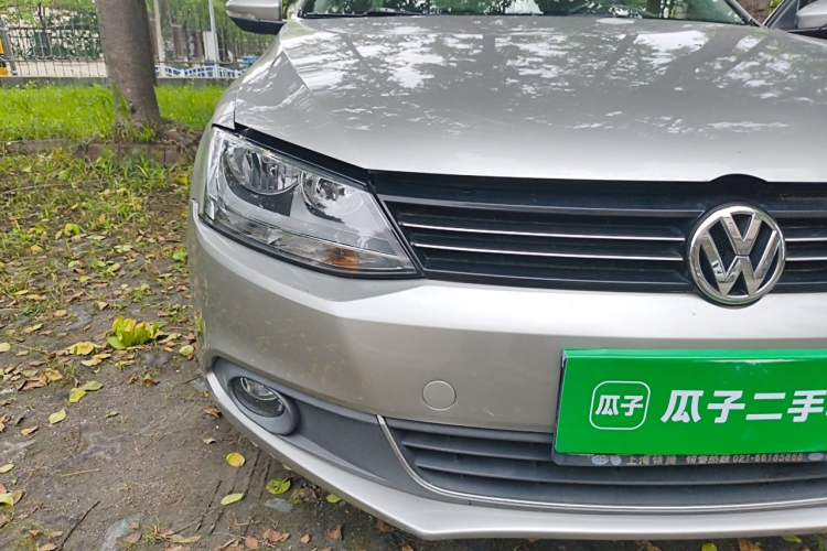 Used Volkswagen Sagitar 2014 1.6L Automatic Comfort Model Right Front Headlight