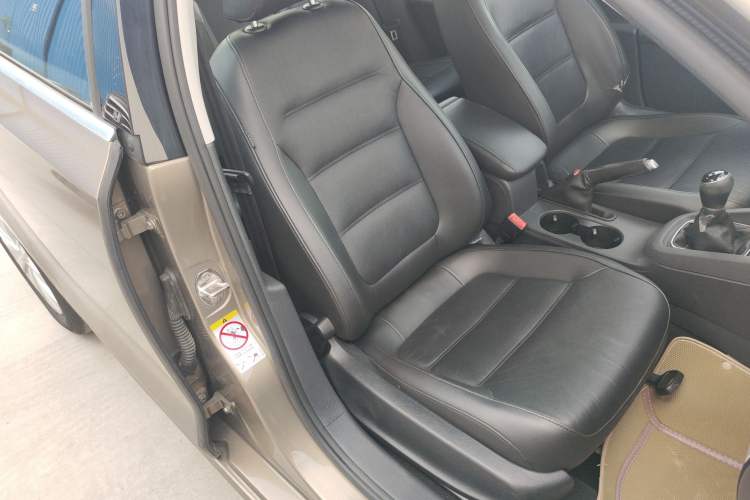 Used Volkswagen Sagitar 2014 Revised Version 1.6L Manual Comfort Edition Right Front Seat