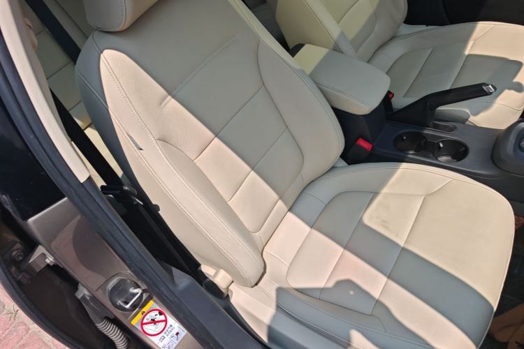 Used Volkswagen Sagitar 2014 Revised Version 1.6L Automatic Comfort Edition Right Front Seat
