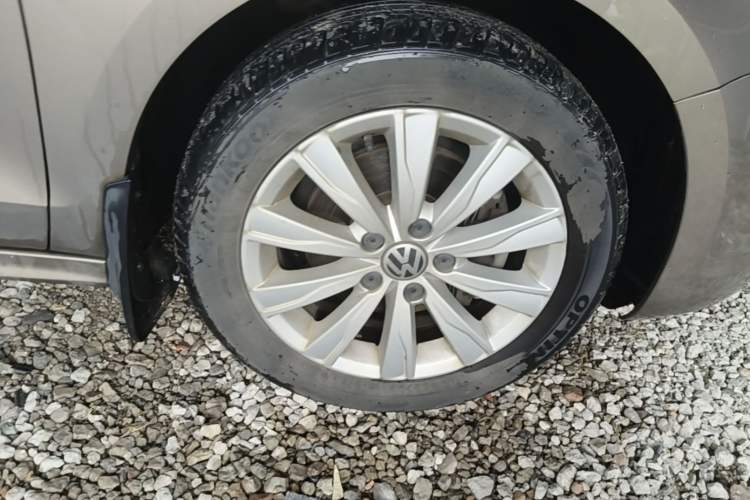 Used Volkswagen Sagitar 2014 Revised Version 1.4TSI Manual Luxury Edition Right Front Wheel Hub