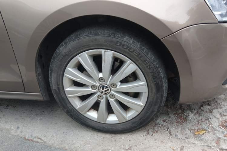 Used Volkswagen Sagitar 2014 Revised Version 1.4TSI Automatic Fashion Edition Right Front Wheel Hub