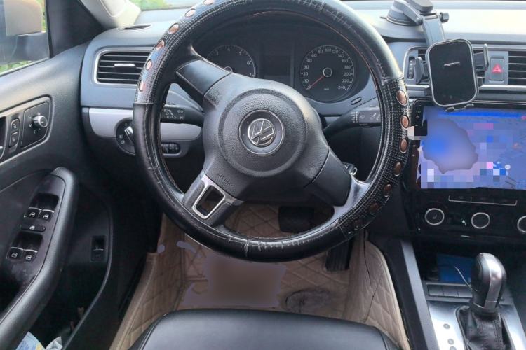 Used Volkswagen Sagitar 2014 Revised Version 1.6L Automatic Comfort Edition Steering Wheel