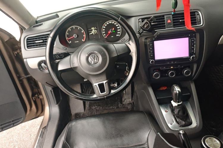 Used Volkswagen Sagitar 2014 1.6L Automatic Comfort Model Steering Wheel