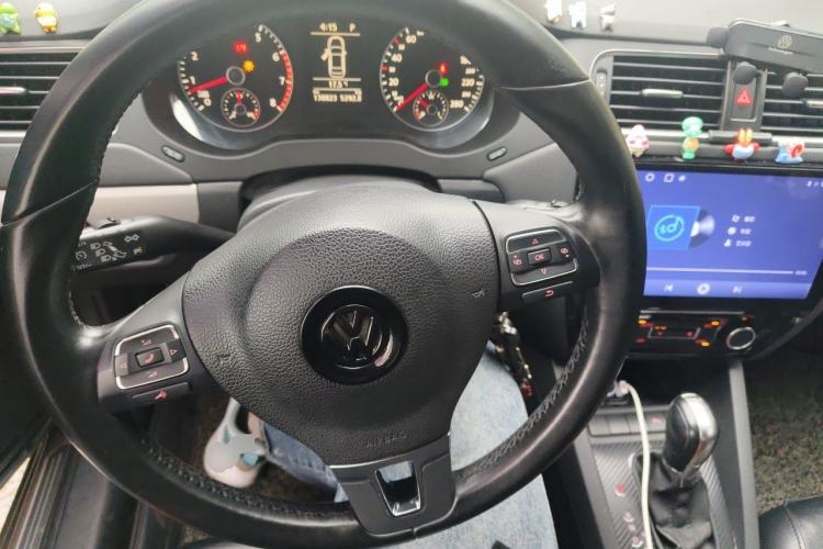 Used Volkswagen Sagitar 2014 Revised Version 1.4TSI Automatic Luxury Edition Steering Wheel