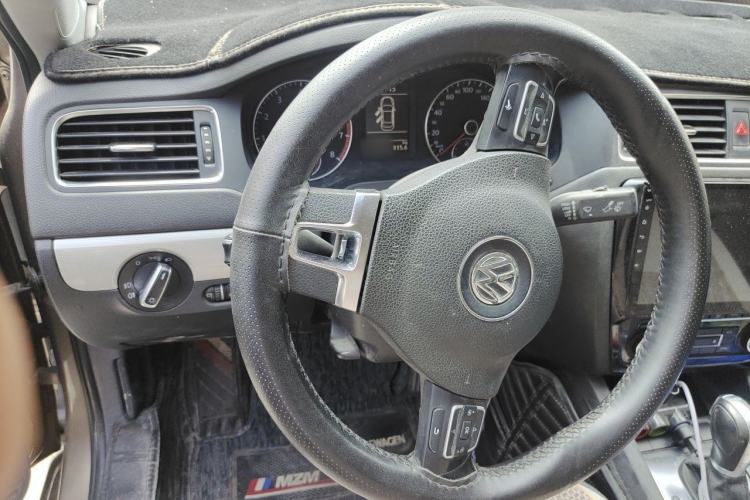 Used Volkswagen Sagitar 2014 Revised Version 1.4TSI Automatic Luxury Edition Steering Wheel