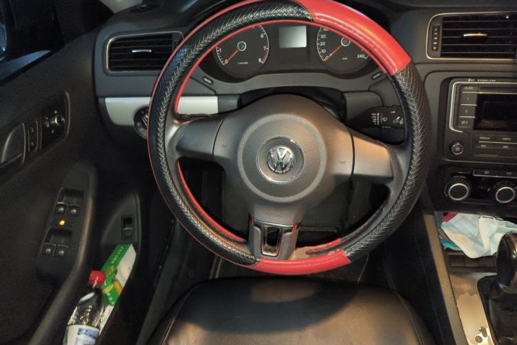 Used Volkswagen Sagitar 2014 Revised Version 1.6L Automatic Comfort Edition Steering Wheel