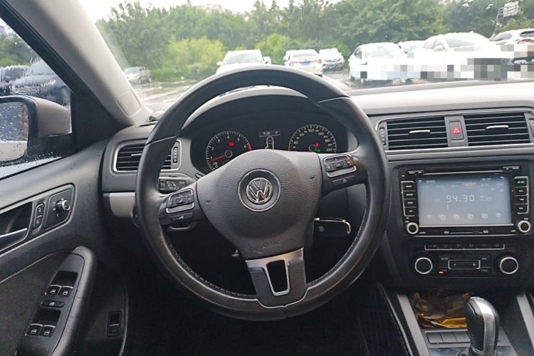 Used Volkswagen Sagitar 2014 Revised Version 1.4TSI Automatic Luxury Edition Steering Wheel