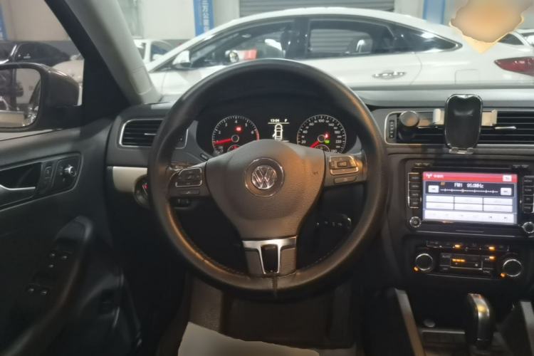 Used Volkswagen Sagitar 2014 Revised Version 1.4TSI Automatic Luxury Edition Steering Wheel