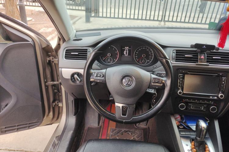 Used Volkswagen Sagitar 2014 Revised Version 1.4TSI Automatic Luxury Edition Steering Wheel