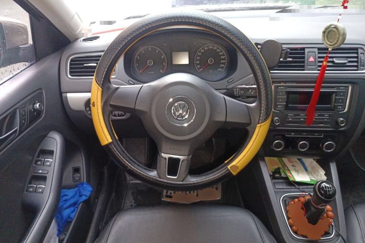 Used Volkswagen Sagitar 2014 1.6L Manual Comfort Model Steering Wheel
