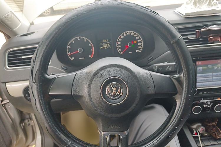 Used Volkswagen Sagitar 2014 1.6L Automatic Comfort Model Steering Wheel