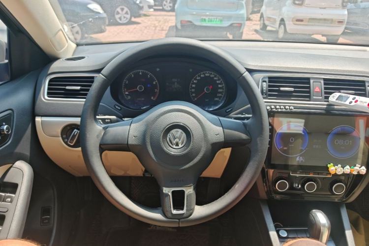 Used Volkswagen Sagitar 2014 Revised Version 1.6L Automatic Comfort Edition Steering Wheel