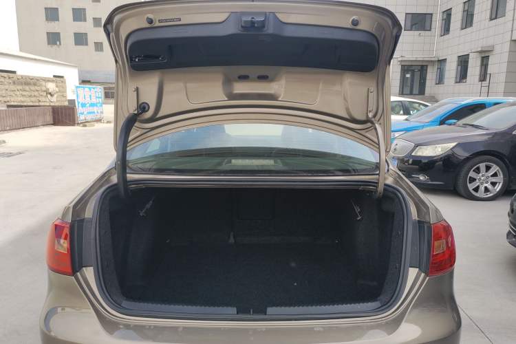 Used Volkswagen Sagitar 2014 Revised Version 1.6L Manual Comfort Edition Trunk