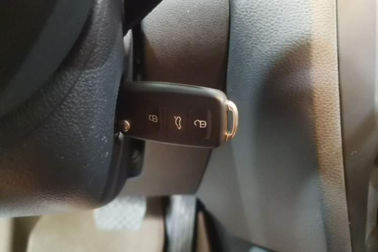 Used Volkswagen Sagitar 2014 Revised Version 1.4TSI Automatic Luxury Edition Vehicle Key